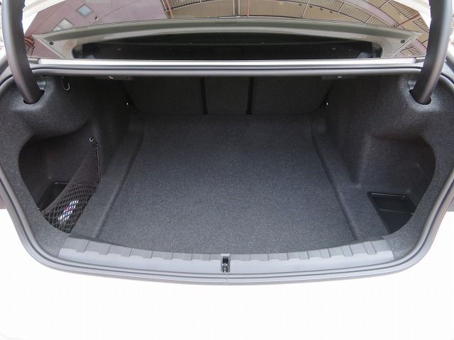 320d xDrive Berline RHD