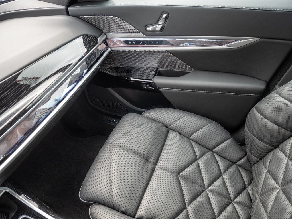 BMW 740