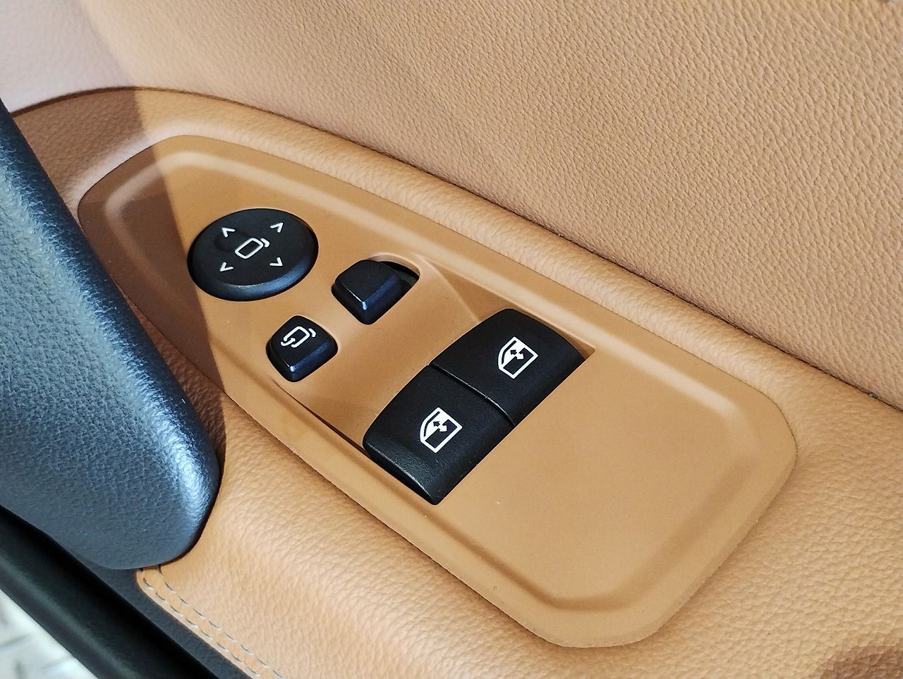 G29 z4 sDrive20i RHD