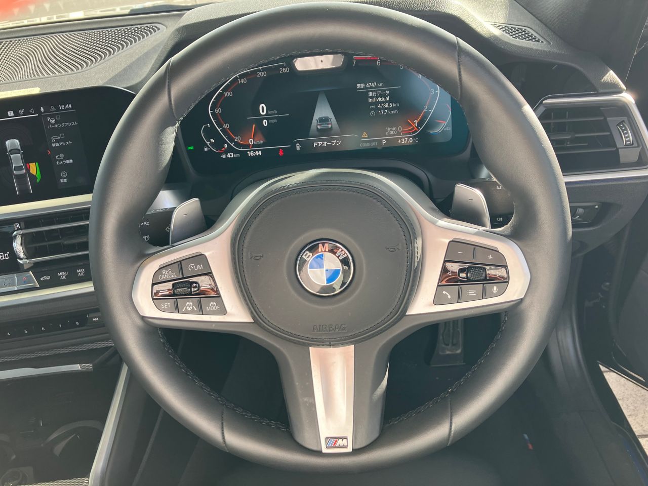 320i Sedan RHD