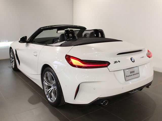 G29 z4 sDrive20i RHD