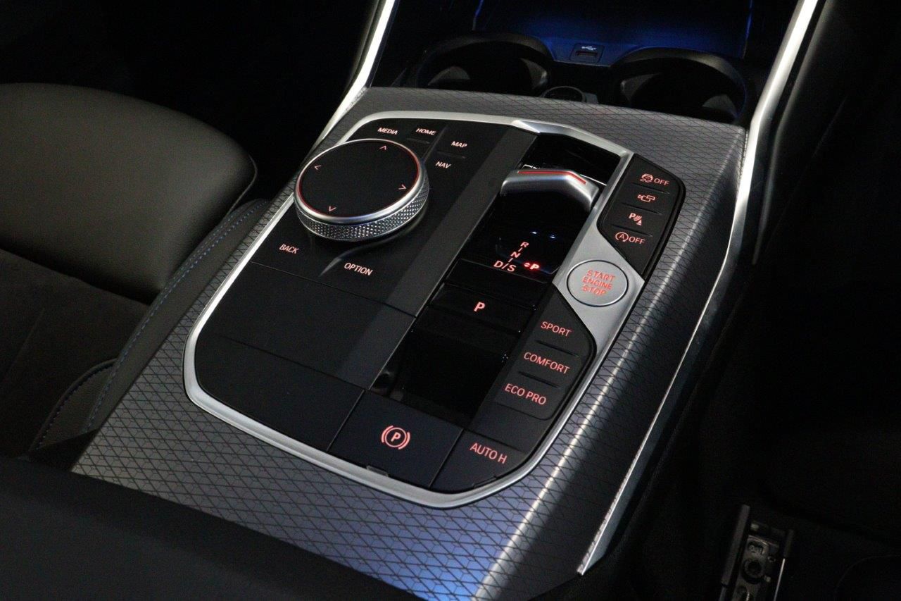 320d xDrive Berline RHD