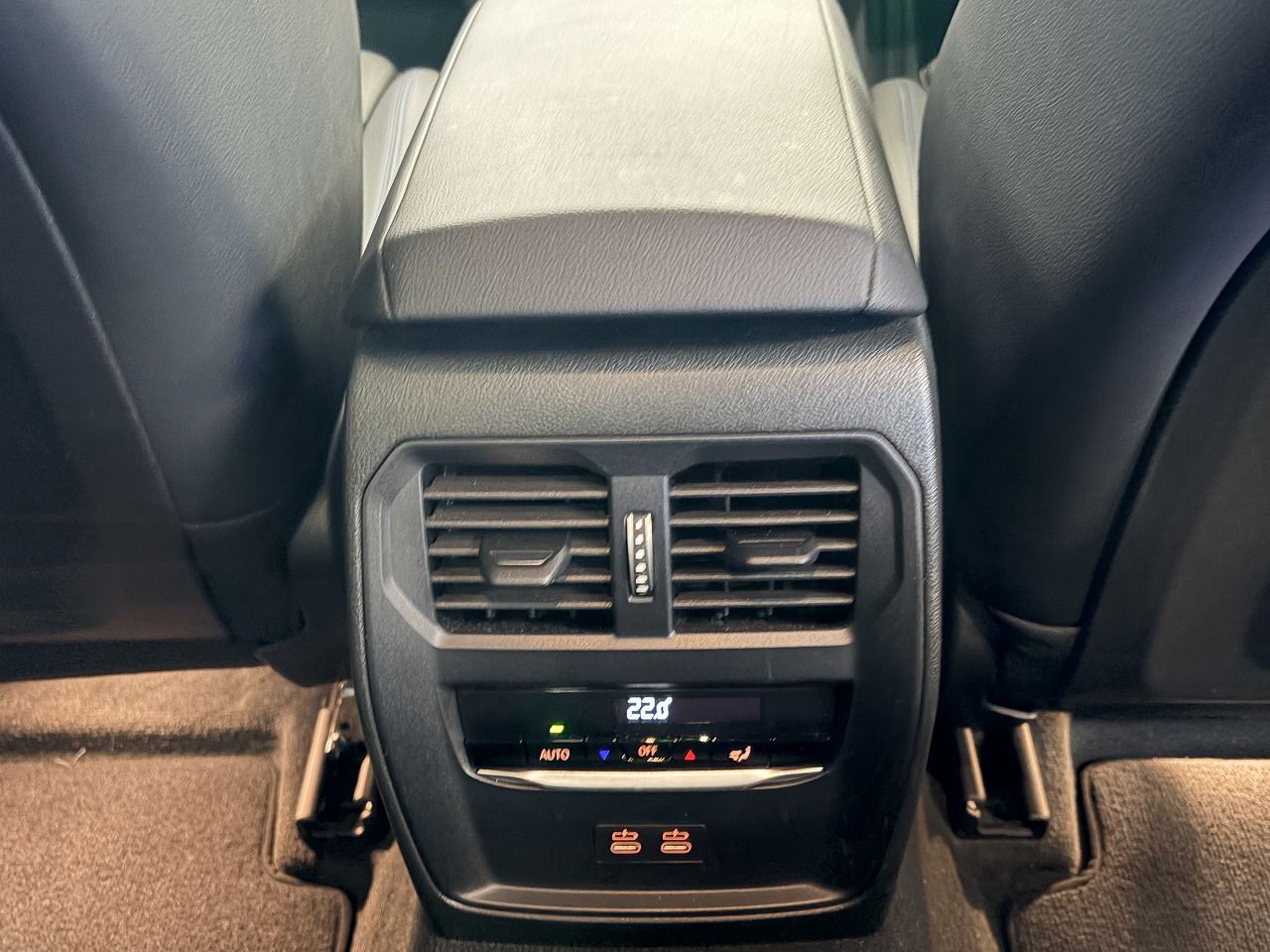 320d xDrive Berline RHD