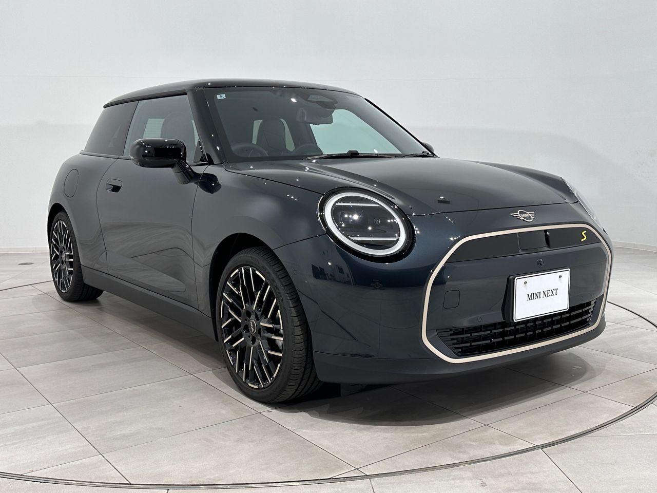 J01 MINI Cooper SE