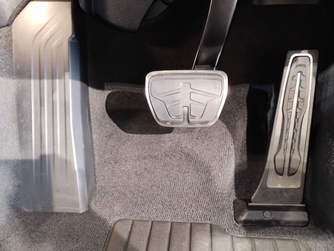 G29 z4 sDrive20i RHD