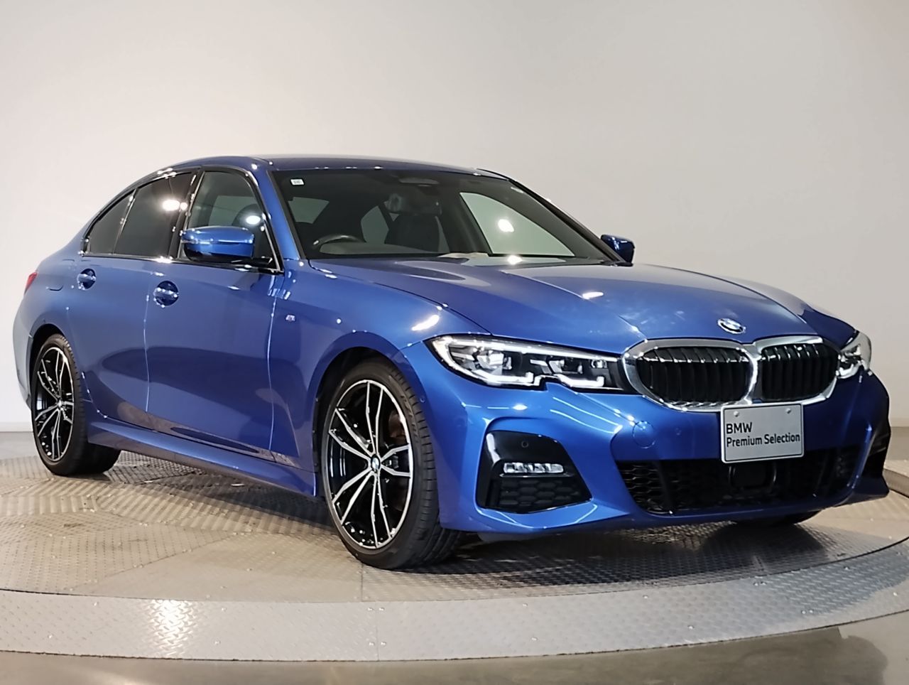 320i Sedan RHD