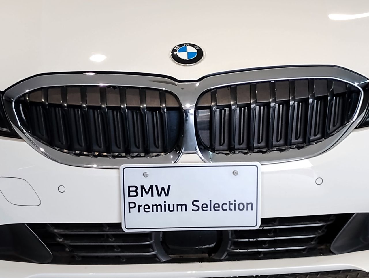 320i Sedan RHD