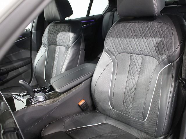 530e Sedan RHD