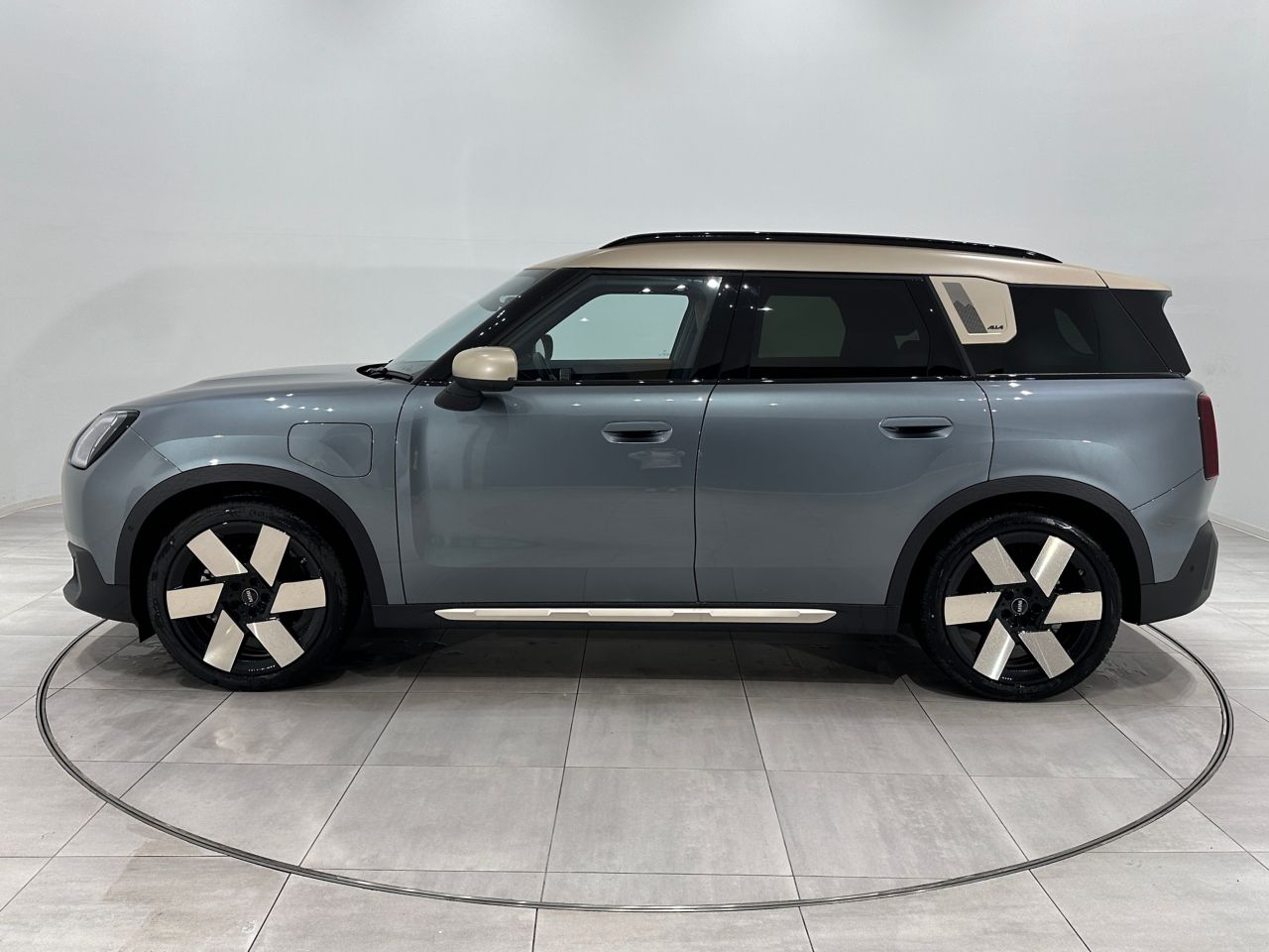 U25 MINI Countryman SE ALL4