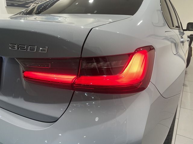 320d xDrive Berline RHD