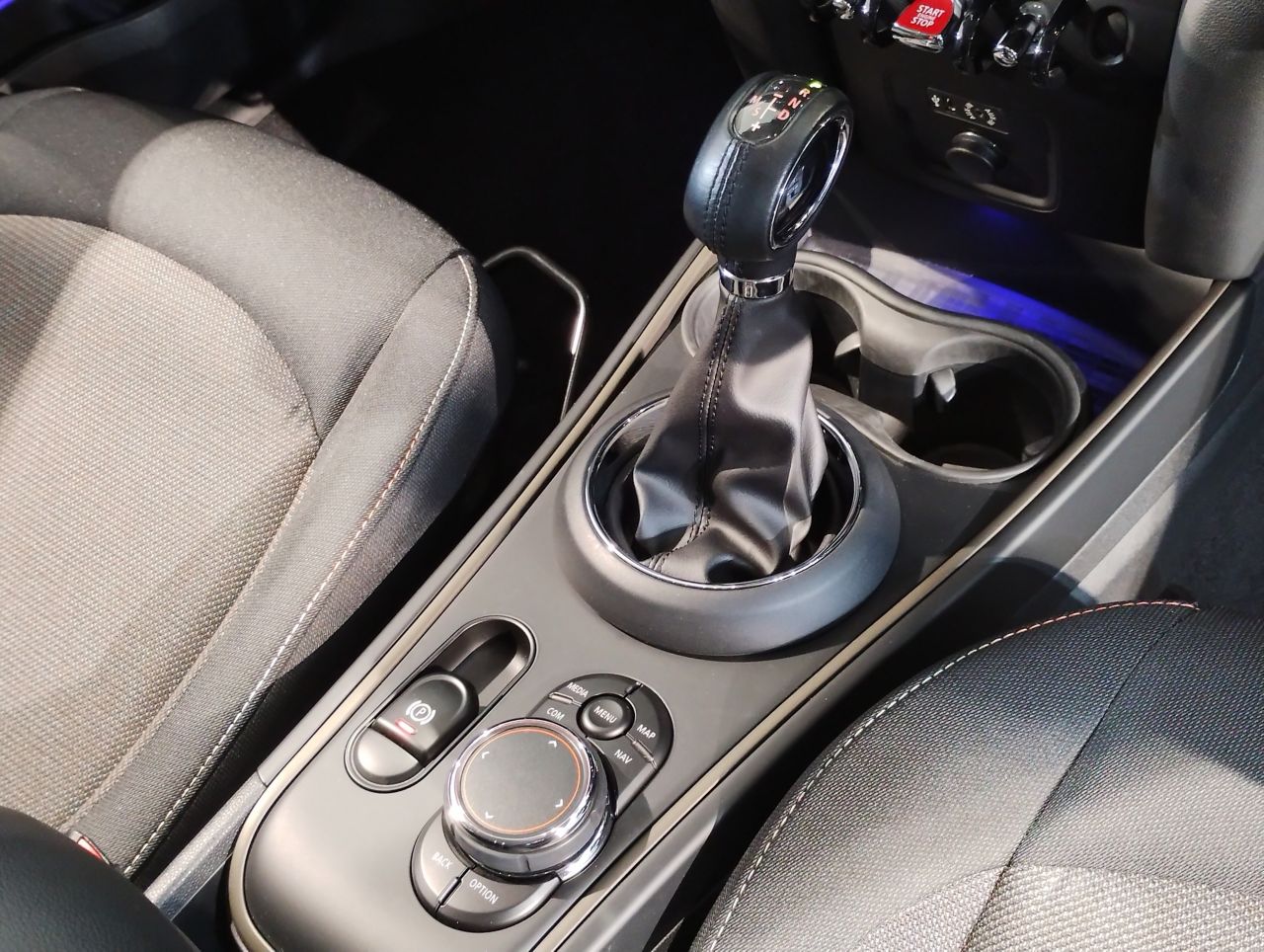 MINI CROSSOVER COOPER D