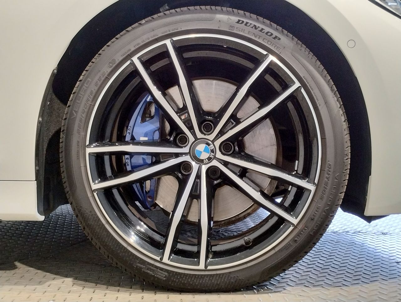 G20 320d xDrive RHD Saloon