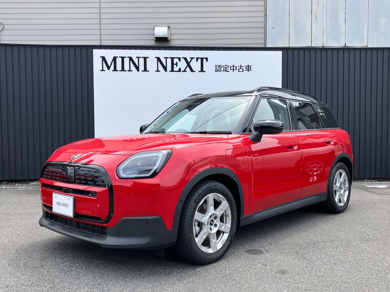 THE NEW ALL-ELECTRIC MINI COUNTRYMAN E