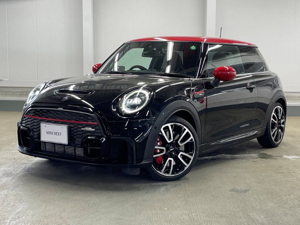 THE NEW MINI JOHN COOPER WORKS.