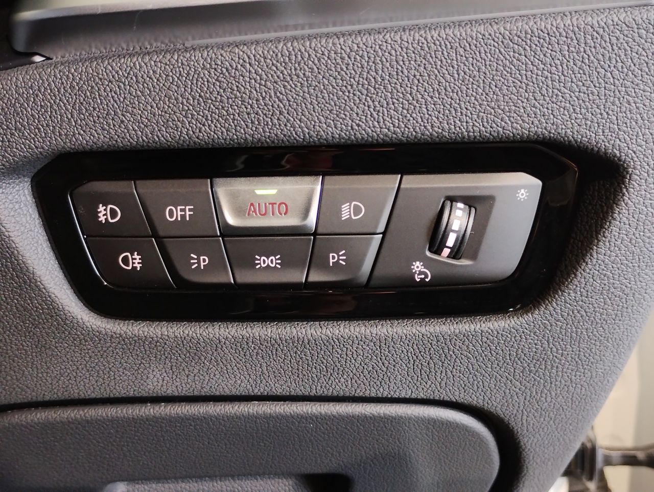 G20 330i Saloon RHD MX