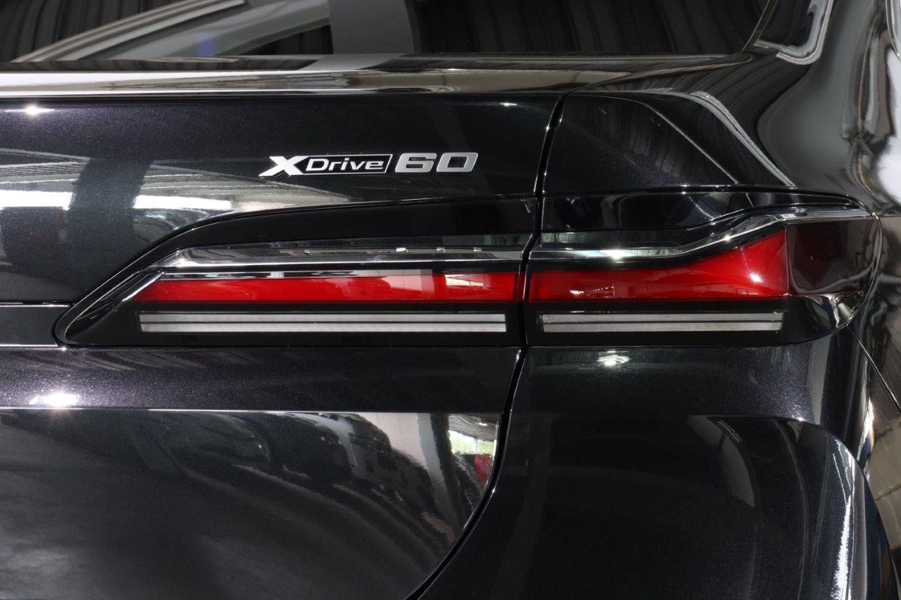i7 xDrive60 Sedan RHD