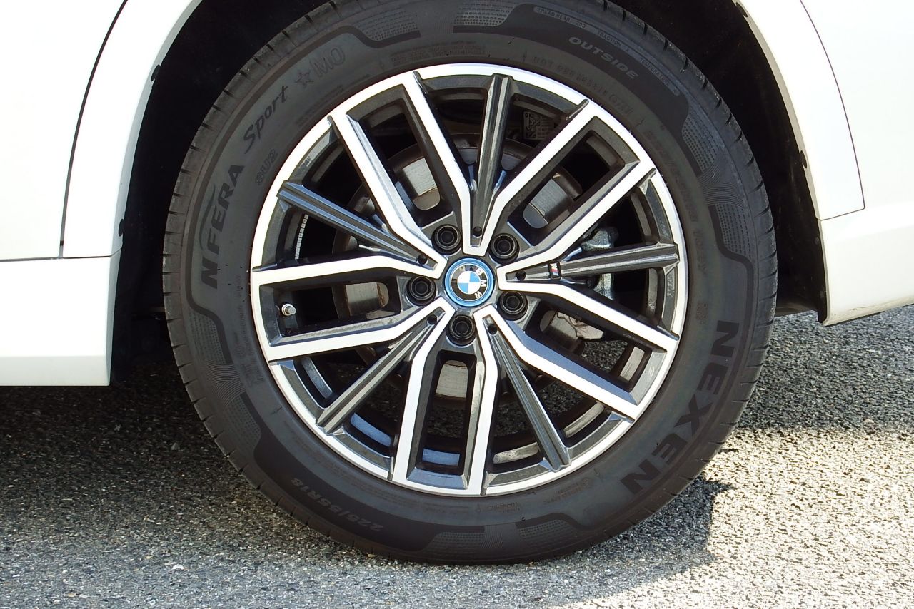 U11 iX1 xDrive30