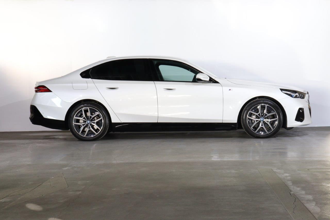 BMW i5 eDrive40 Sedan RHD
