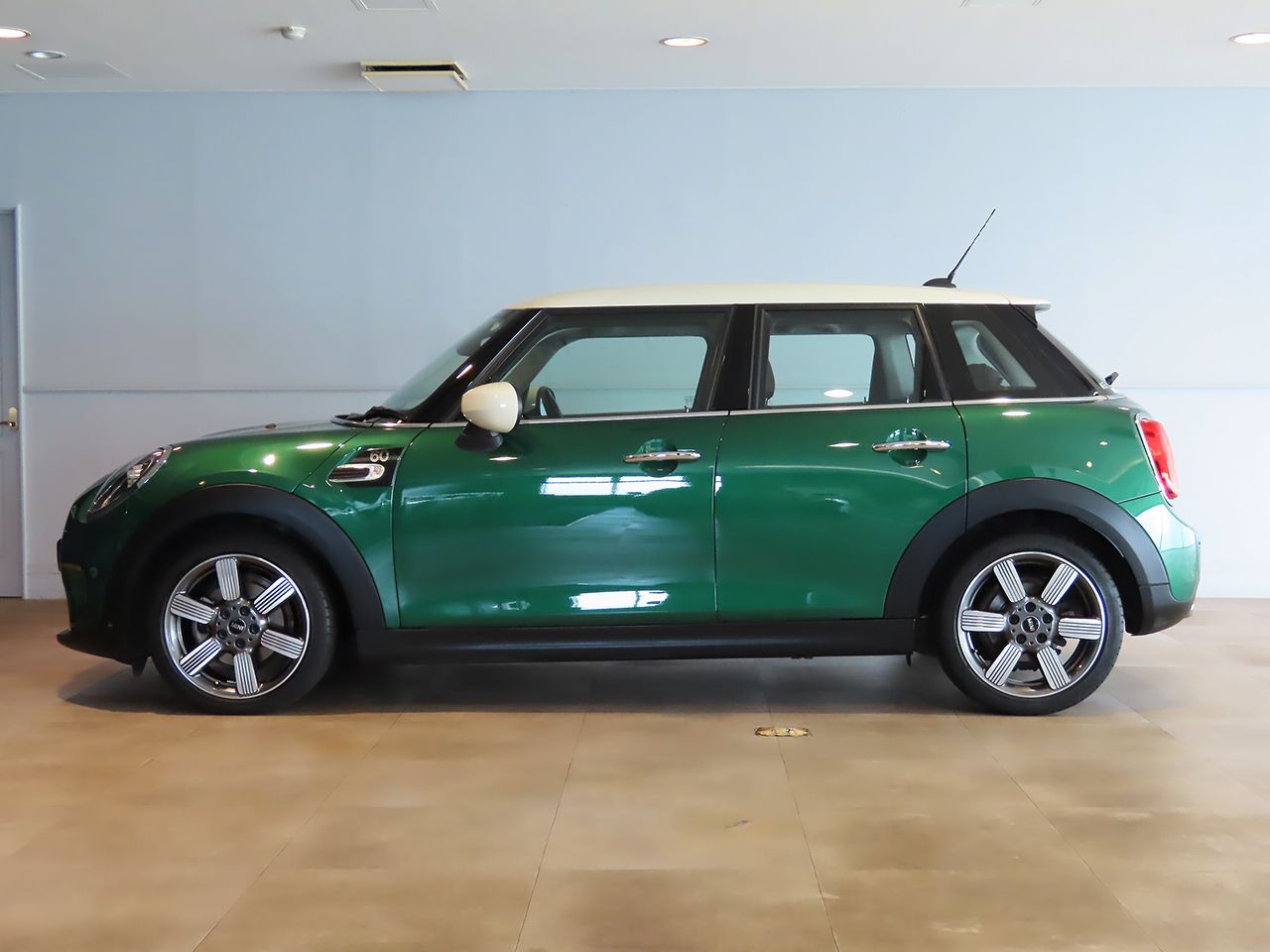 F55 COOPER D (AT)