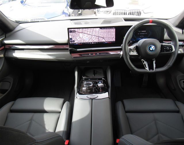 BMW i5 M60 xDrive ******* RHD