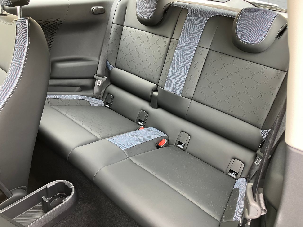 J01 MINI Cooper E