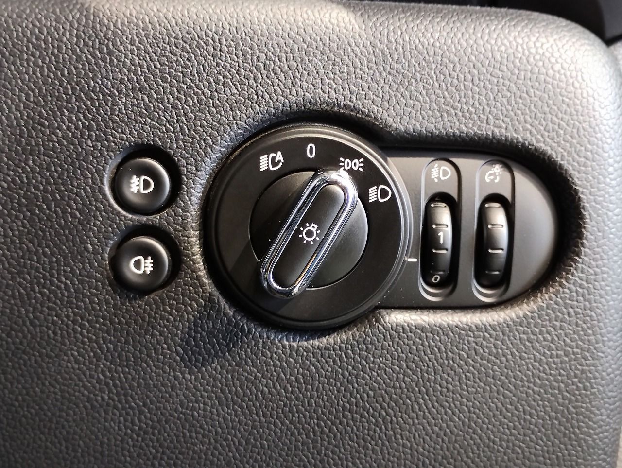F55 COOPER D (AT)