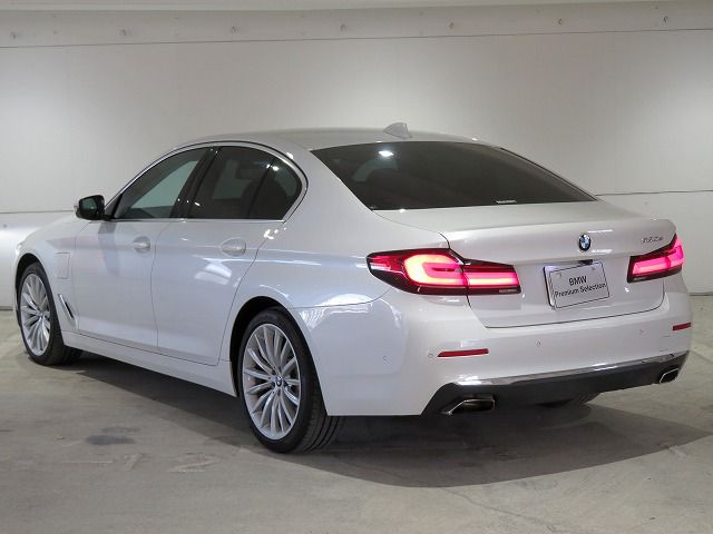 530e Sedan RHD