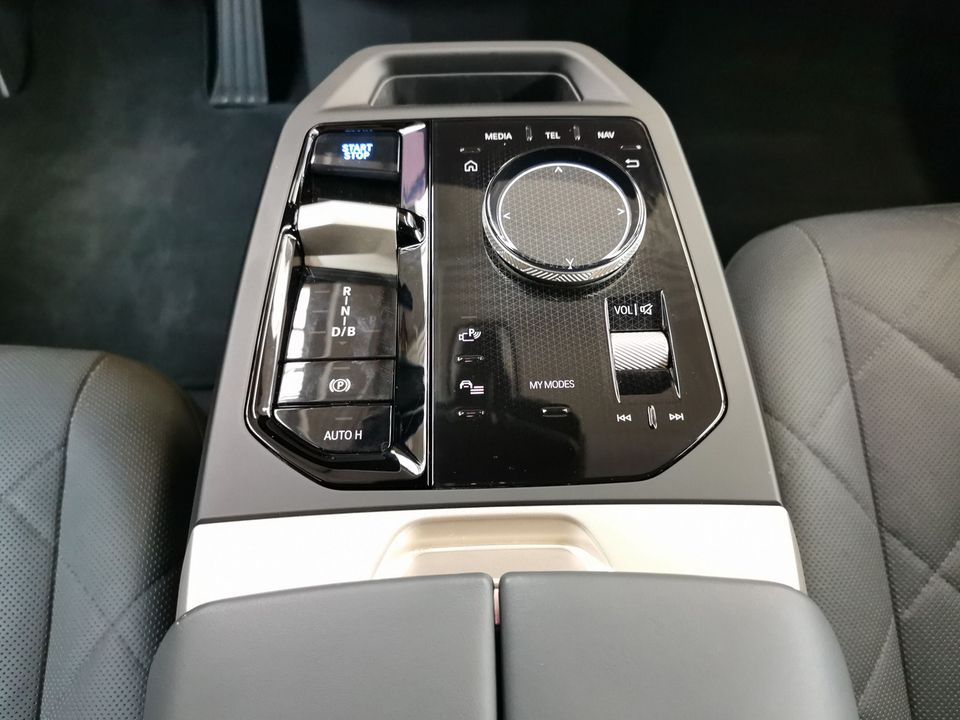 iX xDrive40