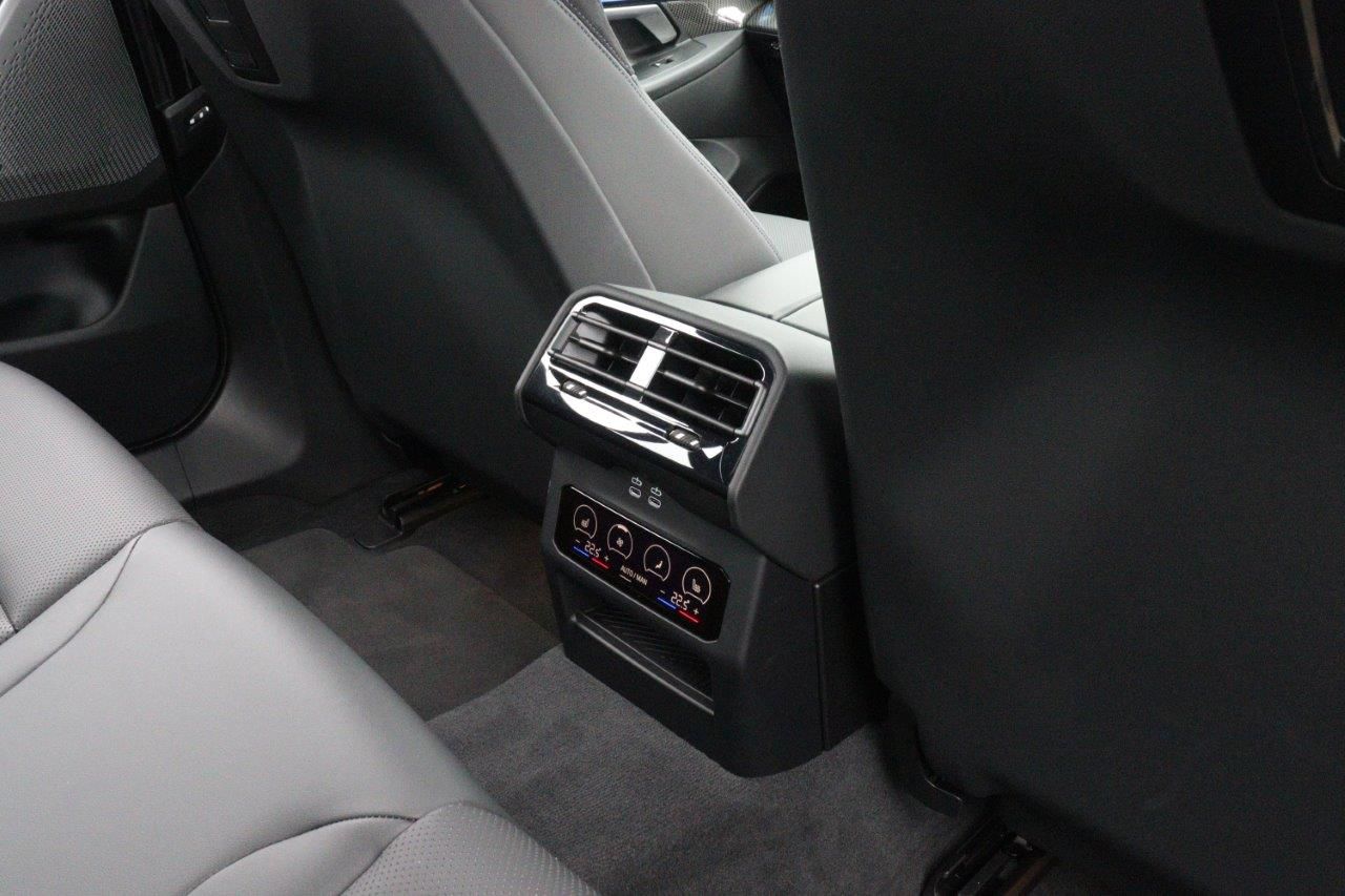 BMW i5 M60 xDrive Sedan RHD