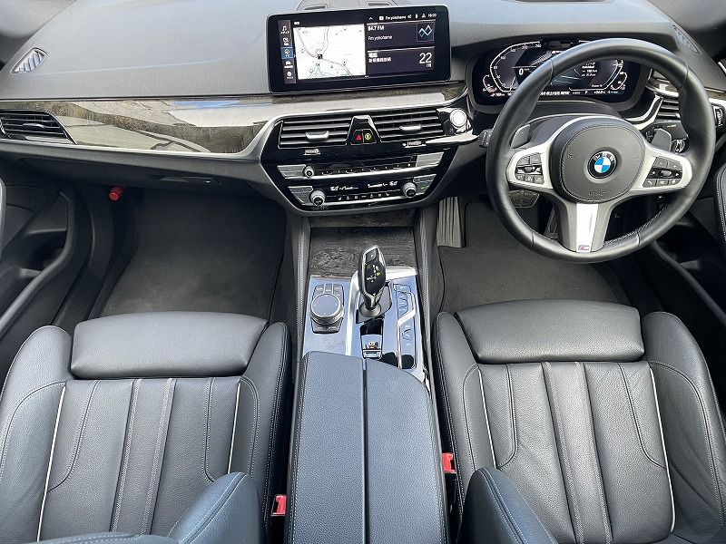 530e Sedan RHD