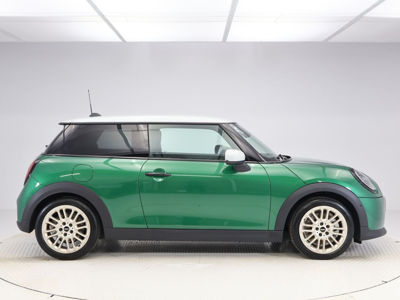 F66 MINI Cooper C 3Dr