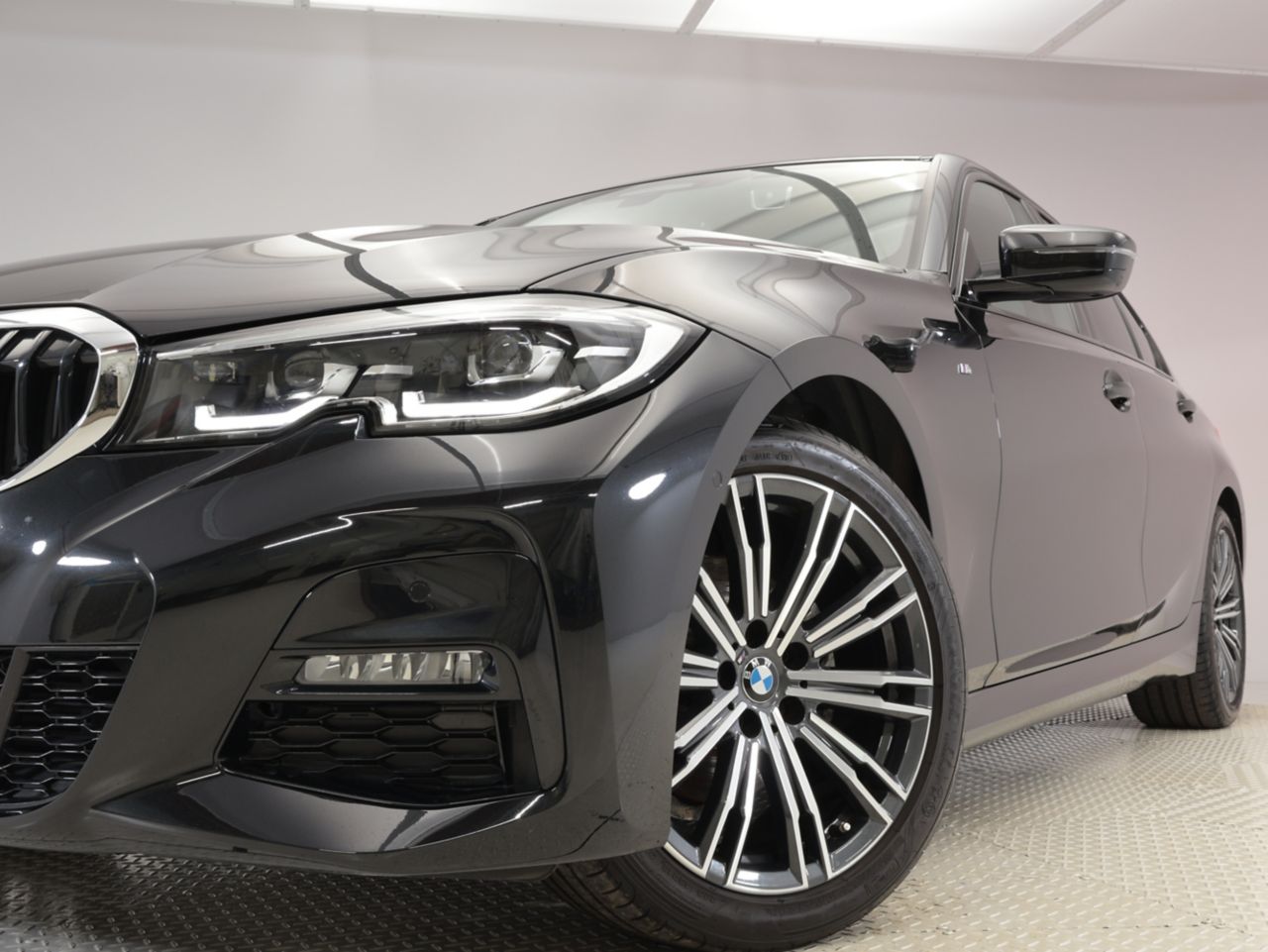 G20 320d xDrive RHD Saloon