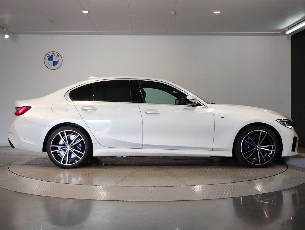 G20 330e Saloon RHD MX