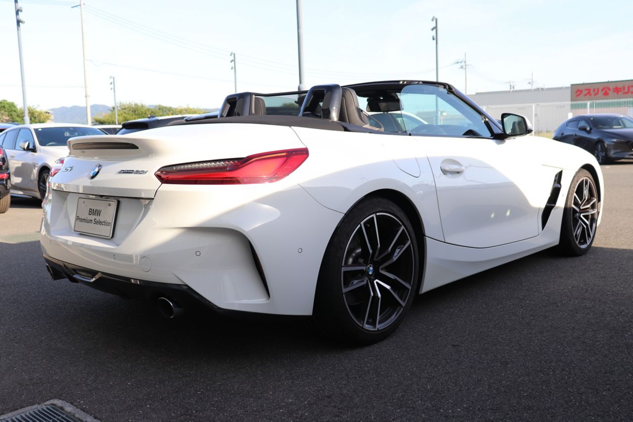 G29 z4 sDrive20i RHD
