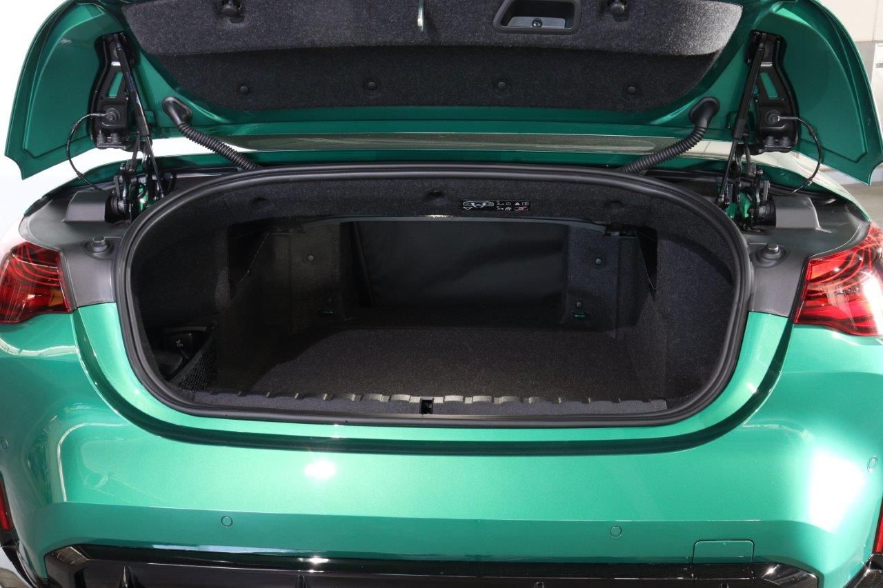 G*** M* C********** M x***** C********** RHD