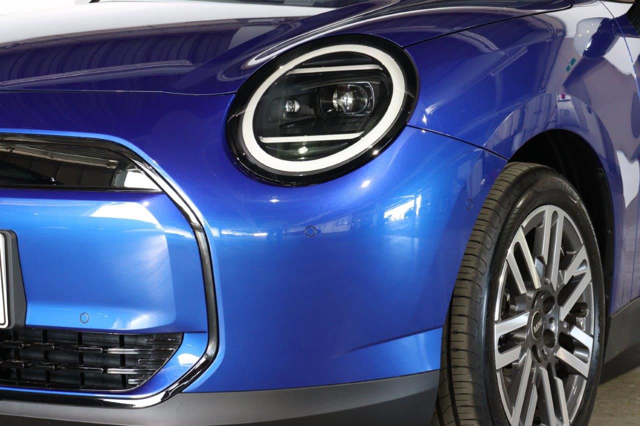 J01 MINI Cooper E