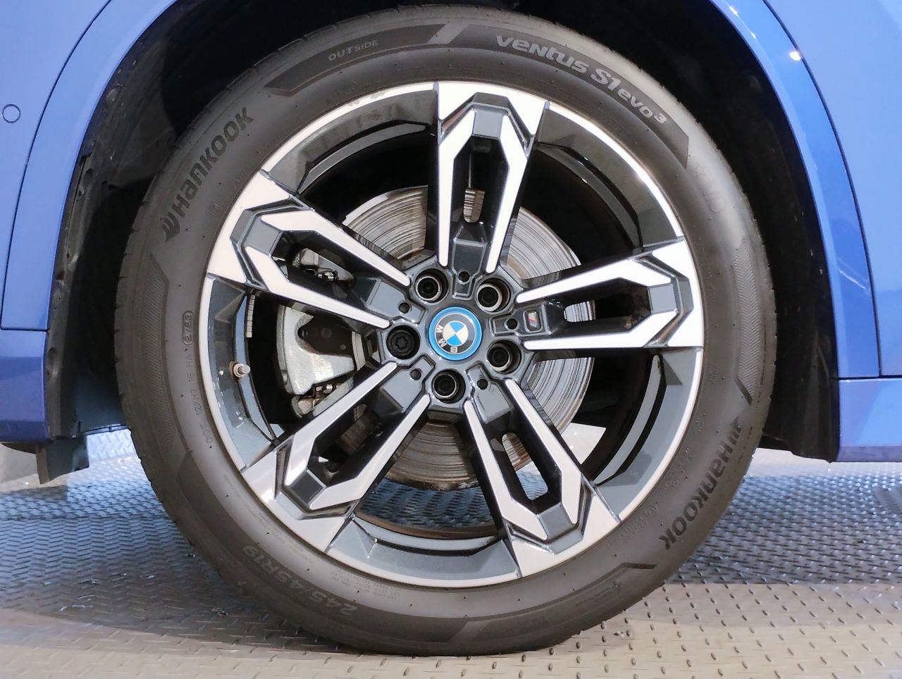 U11 iX1 xDrive30