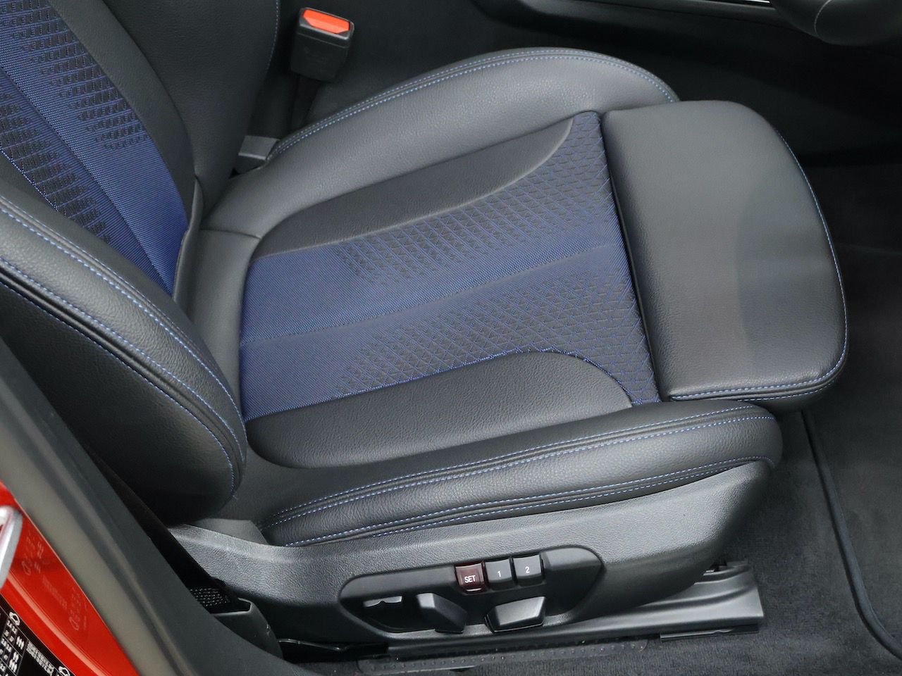 F40 118d Sports Hatch 5-door B47 2.0d
