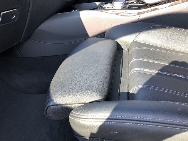 530e Sedan RHD
