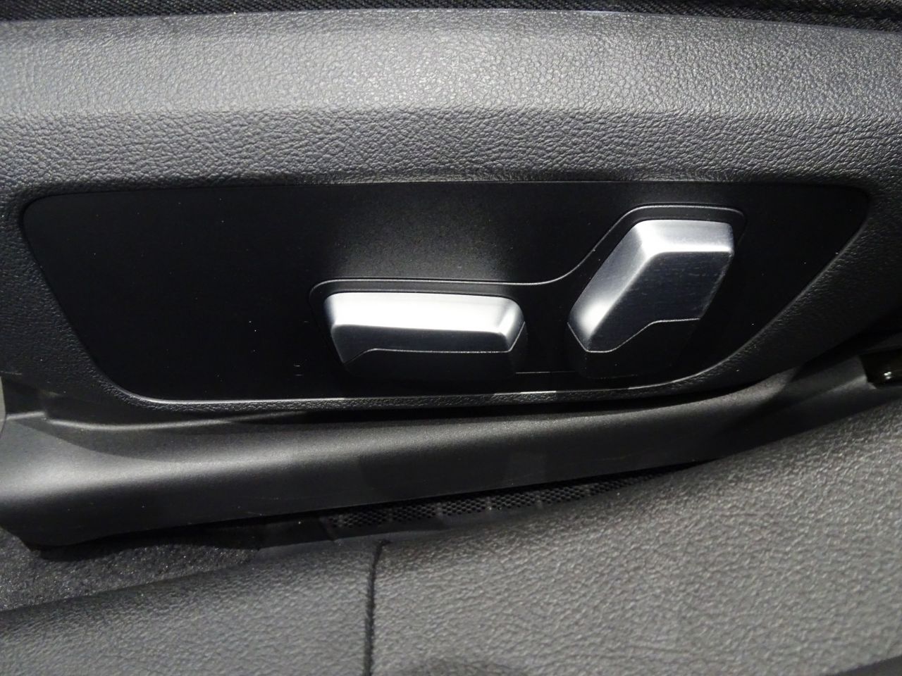 G21 320i RHD