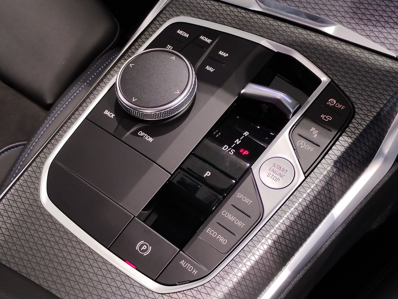 320d xDrive Berline RHD