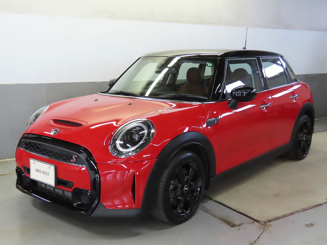 MINI COOPER S 5 DOOR.