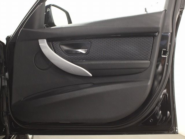 318I SEDAN RHD