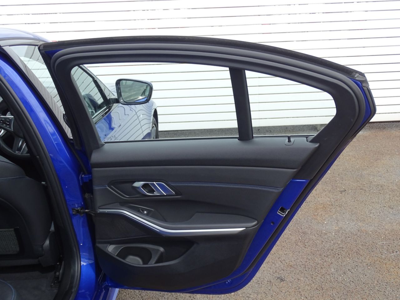 G20 320d xDrive RHD Saloon