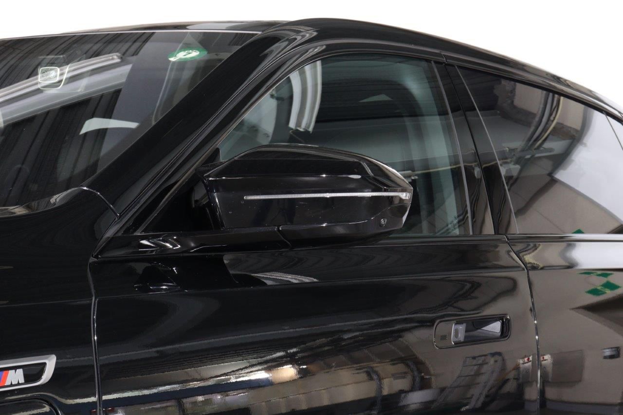 BMW i7 M70 xDrive Sedan RHD