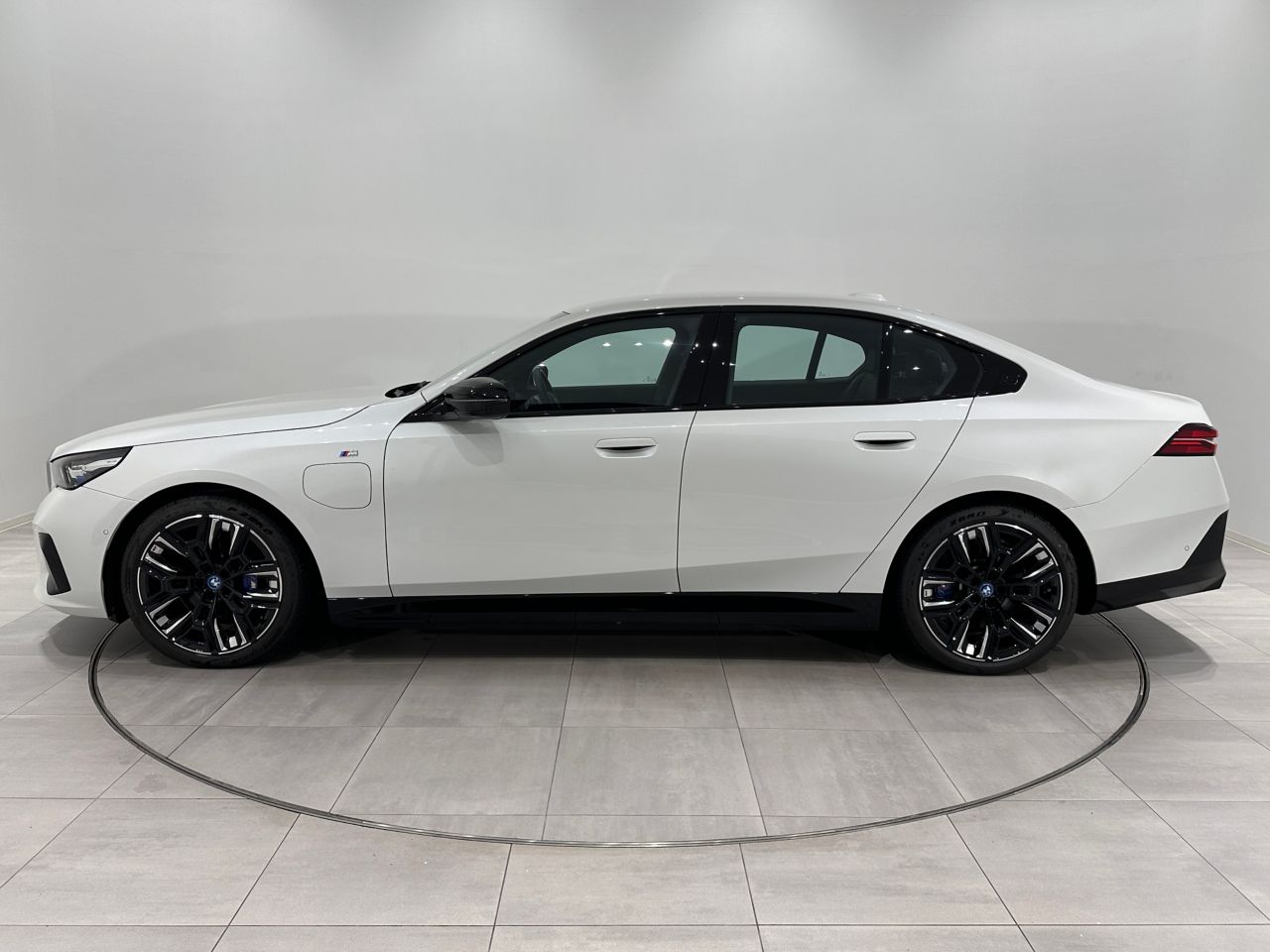 BMW i5 M60 xDrive Sedan RHD