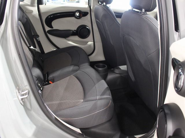 F55 COOPER D (AT)