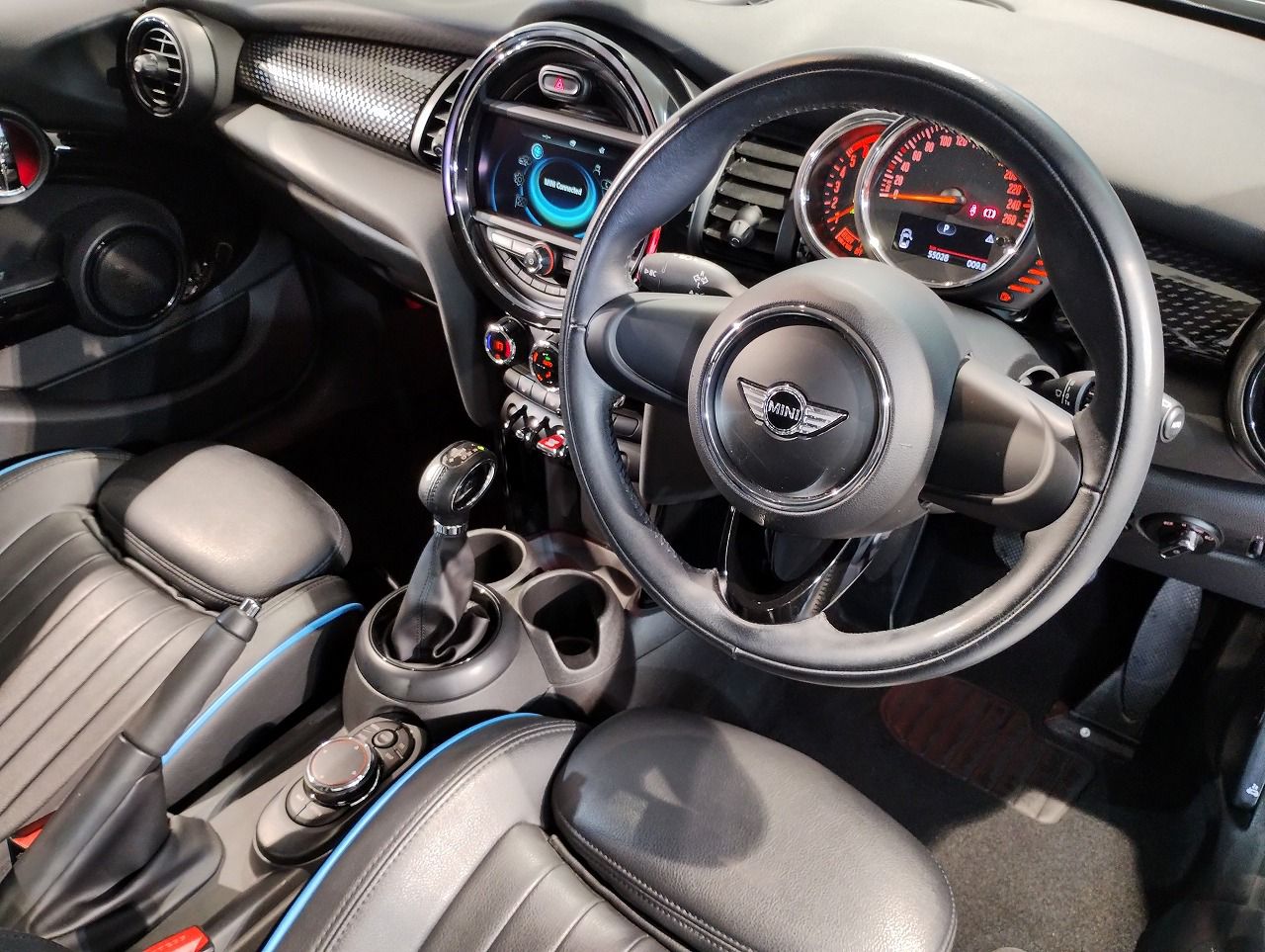 F55 COOPER S D(AT)