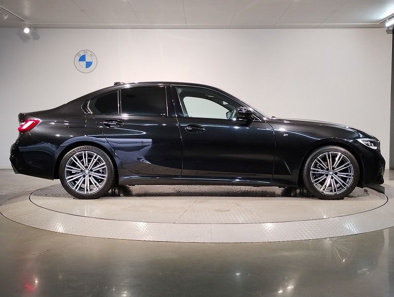 G20 320d xDrive RHD Saloon