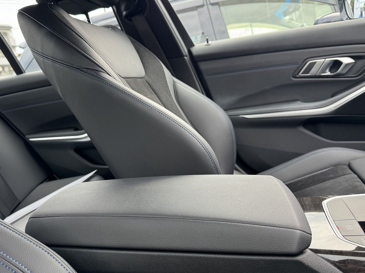 G20 330e Saloon RHD MX